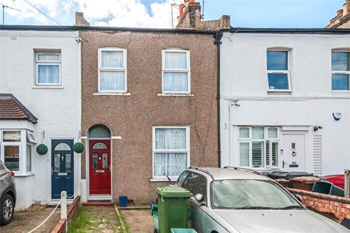 3 Bedroom Terraced House For Sale In Chatterton Road, Bromley, BR2