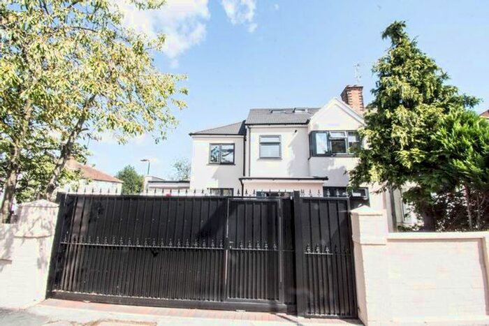 1 Bedroom Flat To Rent In Birkbeck Avenue, Greenford, UB6