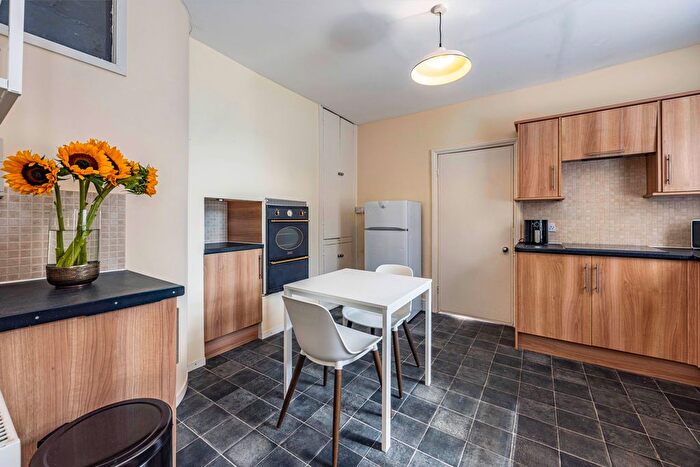 1 Bedroom Flat To Rent In Zulla Road, Nottingham, NG3