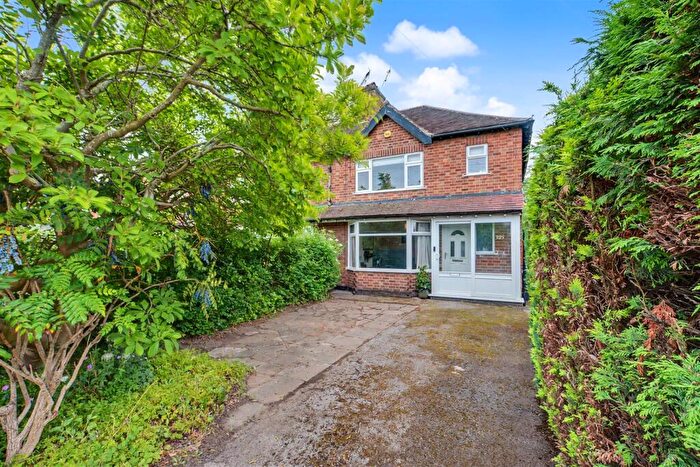2 Bedroom Semi-Detached House For Sale In Queens Road West, Beeston, Nottingham, NG9