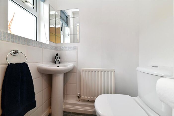 2 Bedroom End Of Terrace House For Sale In The Beacons, Stevenage, SG1