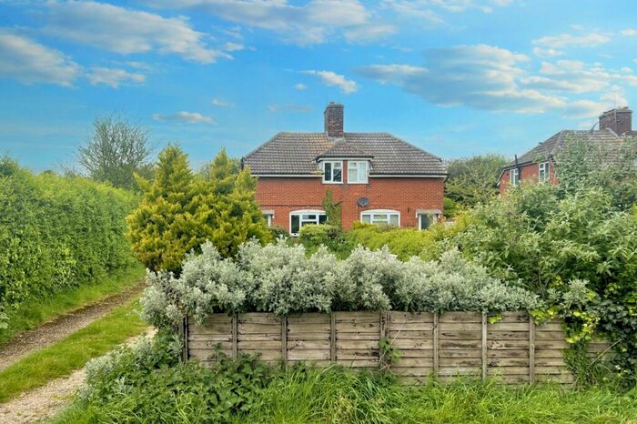 3 Bedroom Semi-Detached House For Sale In Beighton Road, Acle, NR13