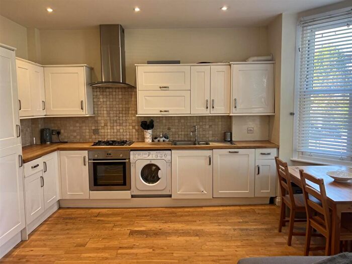 2 Bedroom Flat To Rent In Morna Road, London, SE5