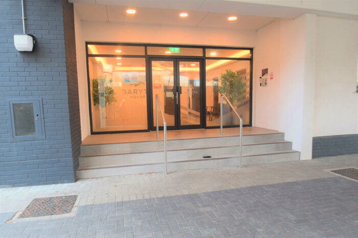 2 Bedroom Flat To Rent In Victoria Avenue, Southend On Sea, Essex, SS2