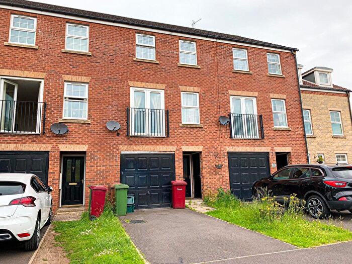 4 Bedroom Town House To Rent In Woodcross Avenue, Scunthorpe, DN16