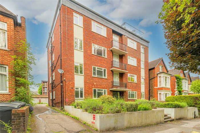2 Bedroom Apartment To Rent In Highmount, - Mount View Road, London, N4