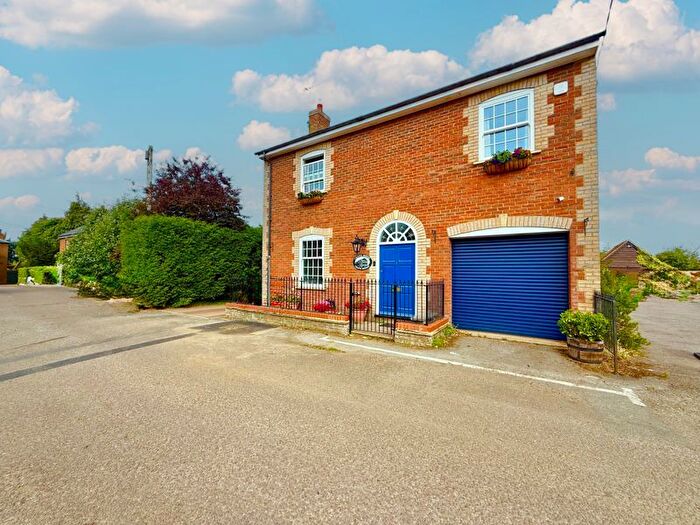 4 Bedroom Detached House For Sale In Chapel Square, Stewkley, LU7