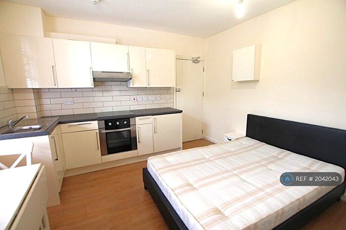Studio To Rent In Camden, Camden, NW1