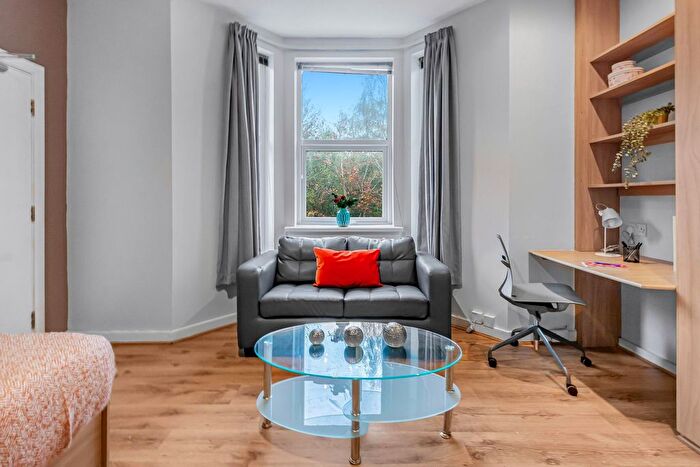 1 Bedroom Flat To Rent In Brookfield Road, Leeds, LS6