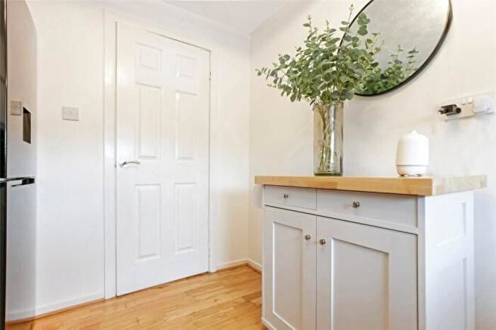 2 Bedroom Flat For Sale In Wandsworth, London, SW18