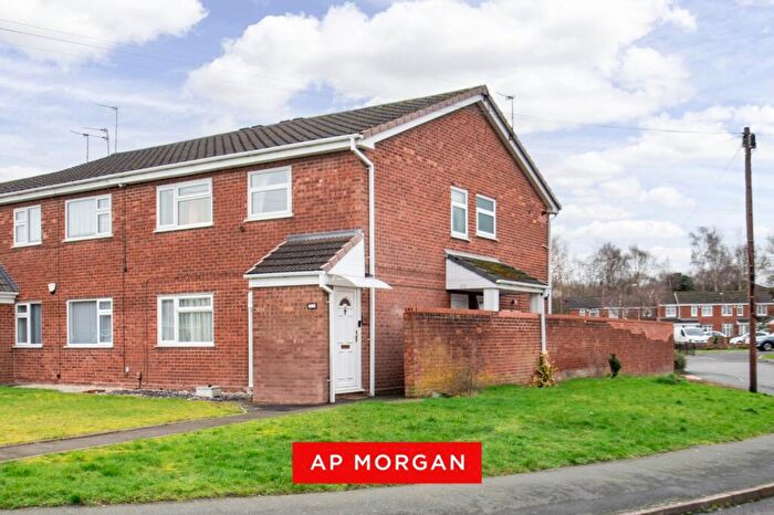 2 Bedroom Maisonette For Sale In Warren Close, Tipton, Sandwell, West Midlands, DY4