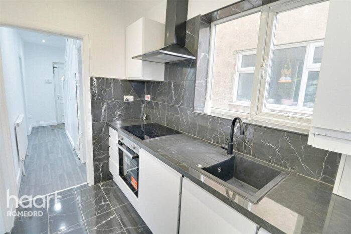3 Bedroom Terraced House To Rent In Straight Road, Romford, RM3