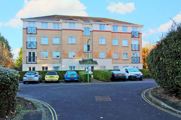 2 Bedroom Flat To Rent In Suffolk Road, Andover, SP10