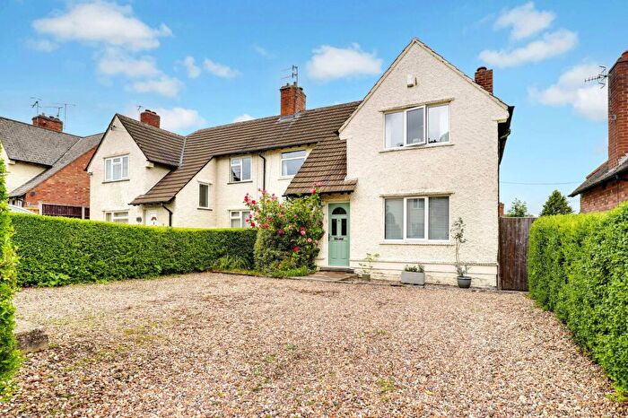 3 Bedroom Semi-Detached House For Sale In Rushcliffe Rise, Nottingham, NG5