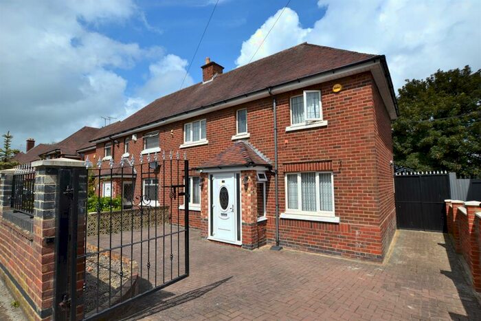 3 Bedroom Semi-Detached House To Rent In Finlay Road, Gloucester, GL4