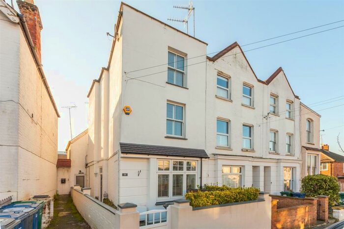 3 Bedroom End Of Terrace House To Rent In Glenthorne Road, Friern Barnet, N11