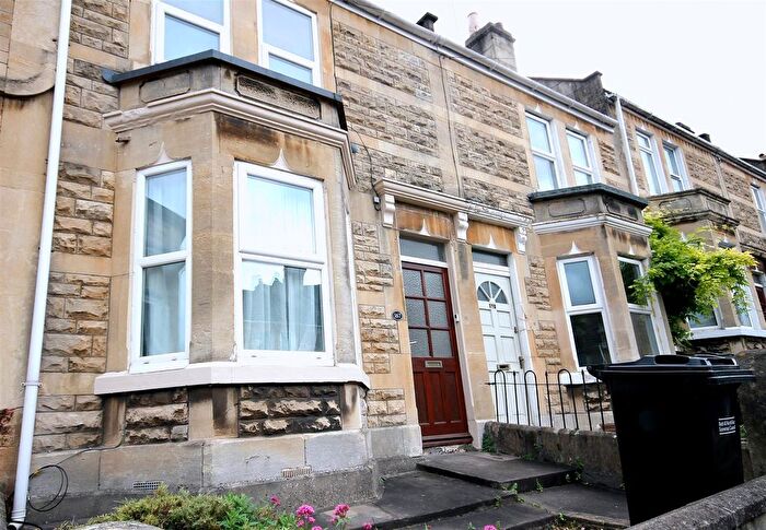 4 Bedroom Detached House To Rent In Coronation Avenue, Oldfield Park, Bath, BA2