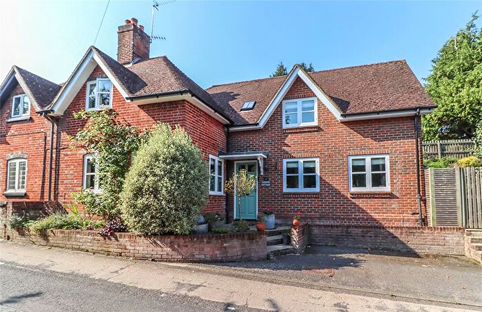 3 Bedroom Link Detached House For Sale In Queenwood Road, Broughton, Stockbridge, Hampshire, SO20