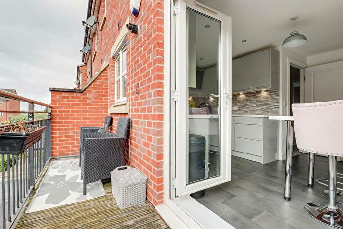 3 Bedroom Town House For Sale In Kelham Drive, Sherwood, Nottinghamshire, NG5