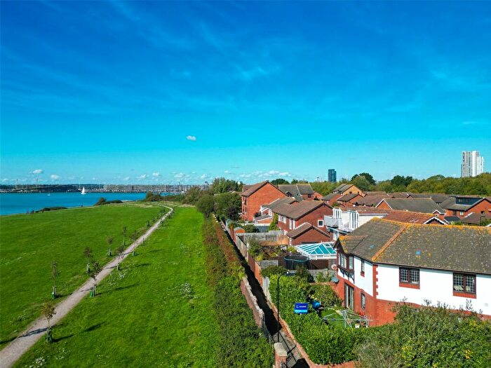 2 Bedroom Maisonette For Sale In Waldegrave Close, Southampton, Hampshire, SO19