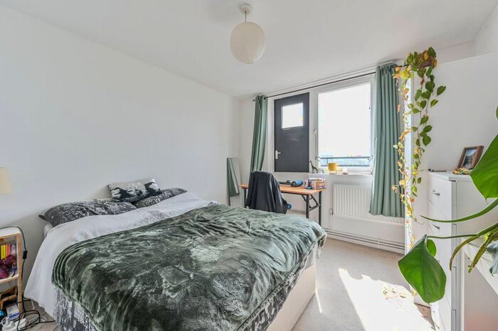 2 Bedroom Flat To Rent In Clarewood Walk, Brixton, London, SW9