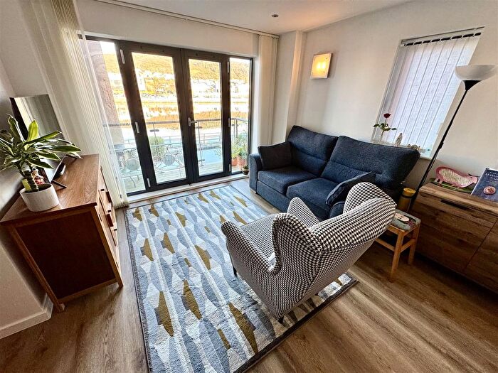1 Bedroom Flat For Sale In South Quay, Kings Road, Marina, Swansea, SA1