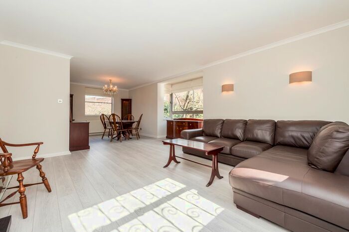 3 Bedroom Flat To Rent In Somerset Square, London, W14