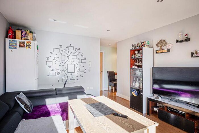 2 Bedroom Apartment To Rent In Watsons Yard, Bishop`s Stortford, CM23