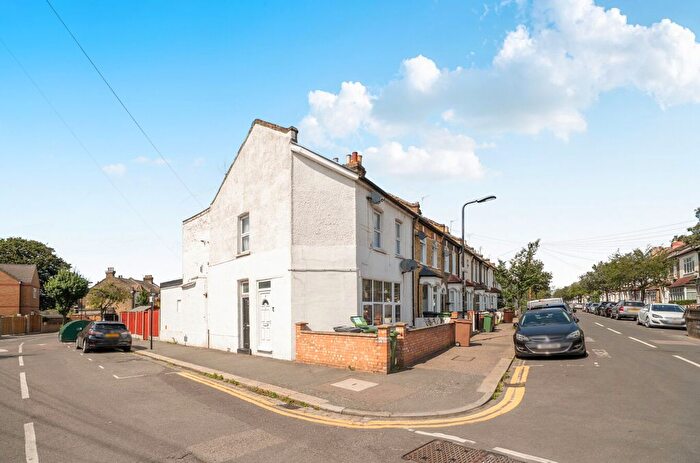 2 Bedroom Flat For Sale In Oakdale Road, Leytonstone, E11