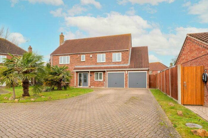 4 Bedroom Detached House For Sale In Martin De Rye Way, Caister-On-Sea, NR30