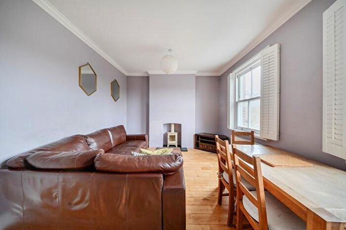 2 Bedroom Maisonette For Sale In St Johns Way, London, N19