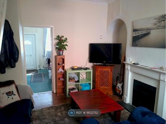 2 Bedroom Terraced House To Rent In Park Lane, Macclesfield, SK11