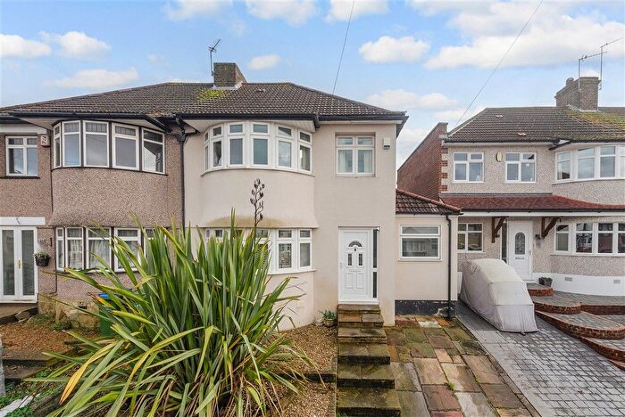 3 Bedroom Semi Detached House For Sale In Totnes Road, Welling, Kent, DA16
