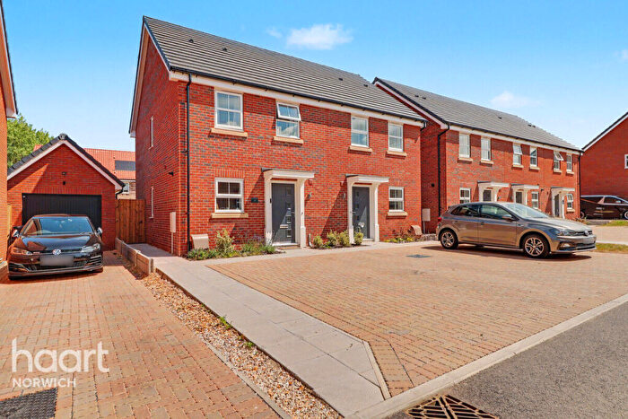 3 Bedroom Semi Detached House For Sale In Skylark Avenue, Norwich, NR6