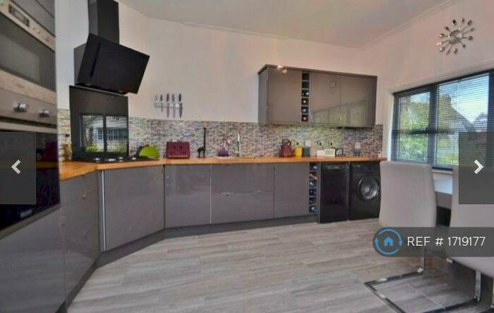 2 Bedroom Flat To Rent In Arncliffe Road, Leeds, LS16