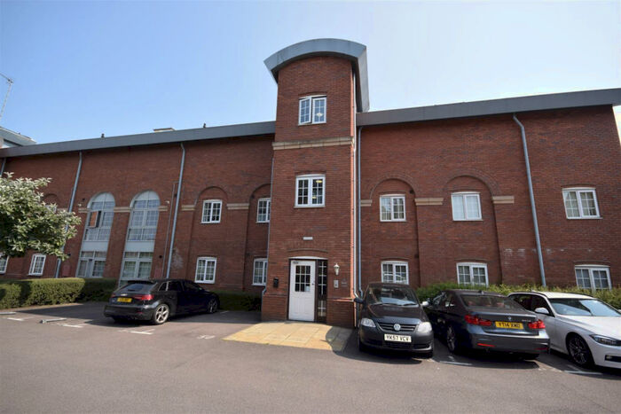 2 Bedroom Ground Flat To Rent In Caxton Court, Burton-On-Trent, Staffordshire, DE14