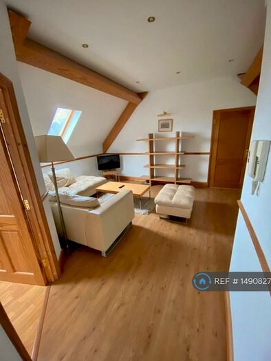 2 Bedroom Flat To Rent In Deerswood Stud, Ewshot, Farnham, GU10