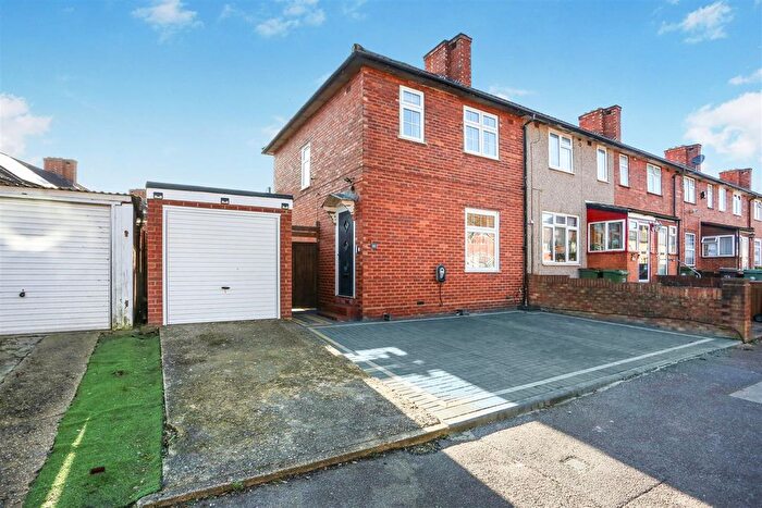 3 Bedroom End Terrace House For Sale In Peterborough Road, Carshalton, SM5