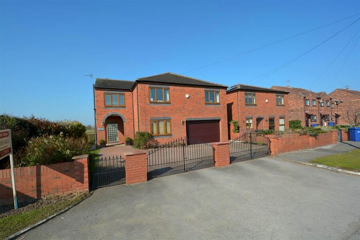 4 Bedroom Detached House For Sale In Bishopdyke Road, Cawood, Selby, YO8