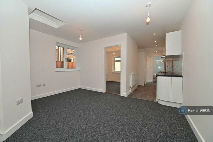 1 Bedroom Flat To Rent In Twyford Avenue, Portsmouth, PO2