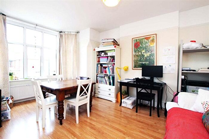 2 Bedroom Flat To Rent In Creffield Road, London, W3