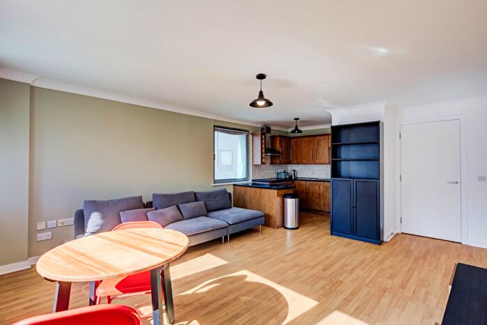 2 Bedroom Flat To Rent In Deals Gateway, London, SE13