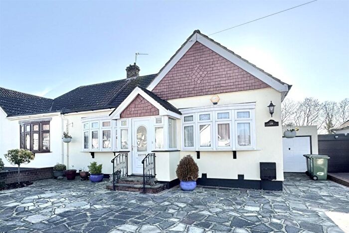 3 Bedroom Semi-Detached Bungalow For Sale In Basilon Road, Bexleyheath, DA7