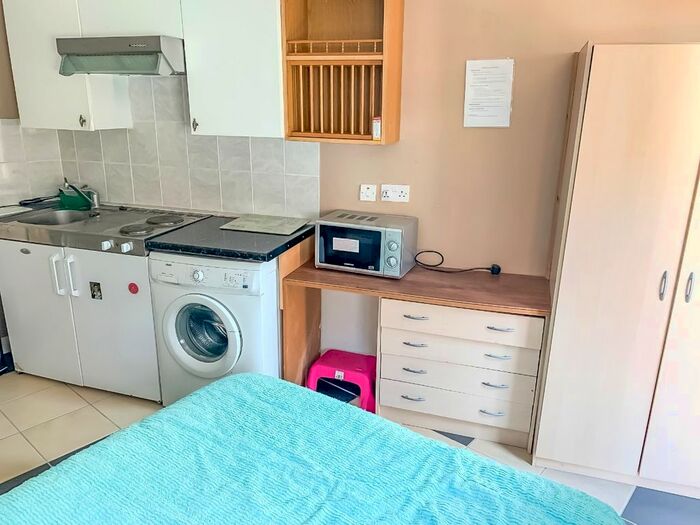 Studio To Rent In Elmdon Road, Hounslow, TW4