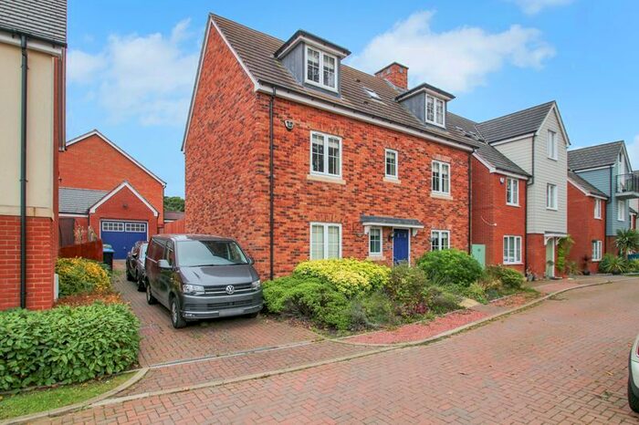 5 Bedroom Detached House To Rent In Swift Avenue, Rugby, CV21