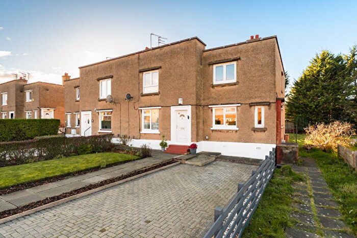 3 Bedroom Flat For Sale In Broomhouse Loan, Edinburgh, EH11