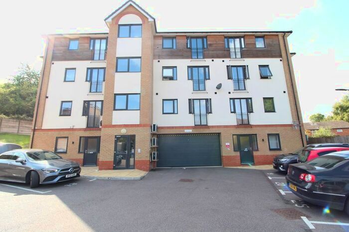 1 Bedroom Flat To Rent In Earls Court, Mulberry Close, Luton, LU1