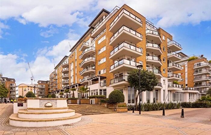 2 Bedroom Flat For Sale In Smugglers Way, London, SW18