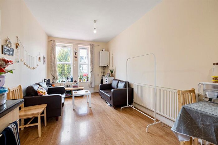 2 Bedroom Flat To Rent In High Road Leytonstone, Leytonstone, E11