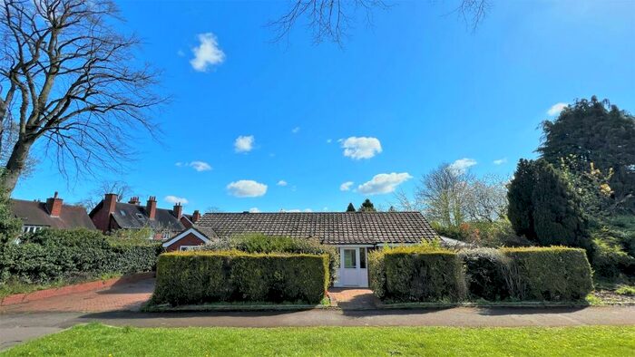 4 Bedroom Bungalow To Rent In Selly Oak Road, Bournville, Birmingham, B30